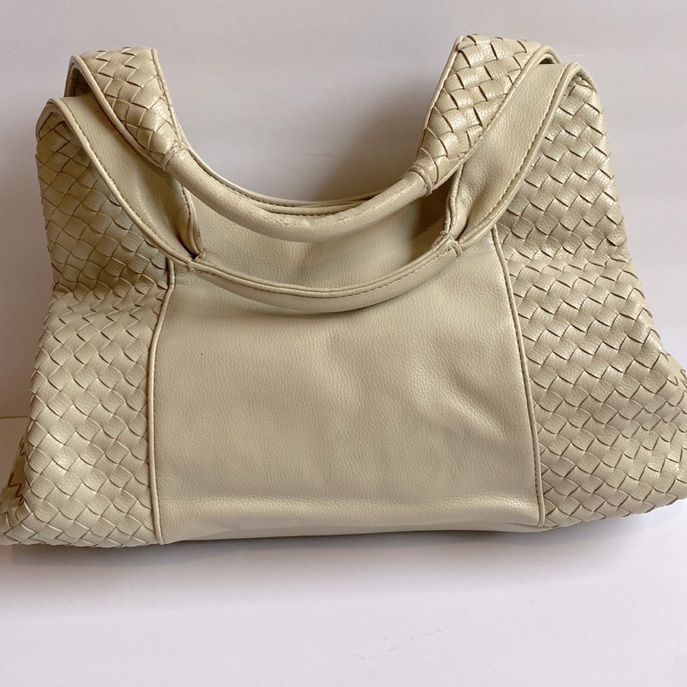 Cream shoulder bag